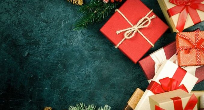 A dicembre consumi in lieve crescita ma inflazione e bollette pesano sui regali di Natale