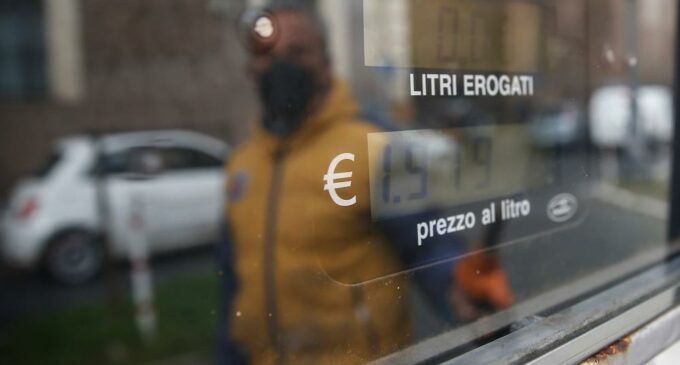 Bollette e carburanti, in arrivo il decreto taglia-prezzi